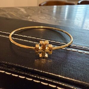 Tory Burch gold ELEANOR HINGED CUFF. Size Small. Brand new.